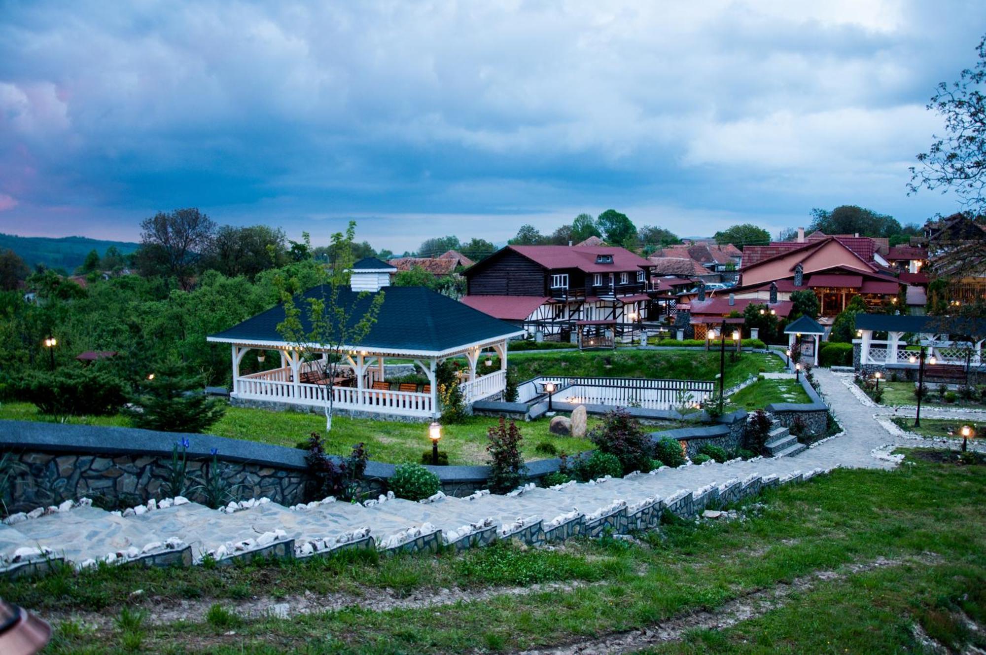 Pensiunea Sarmis Sarmizegetusa Luaran gambar