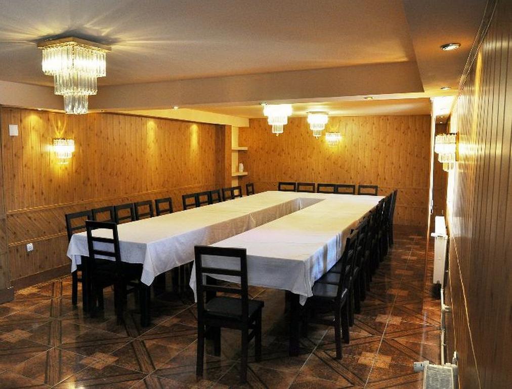 Pensiunea Sarmis Sarmizegetusa Luaran gambar